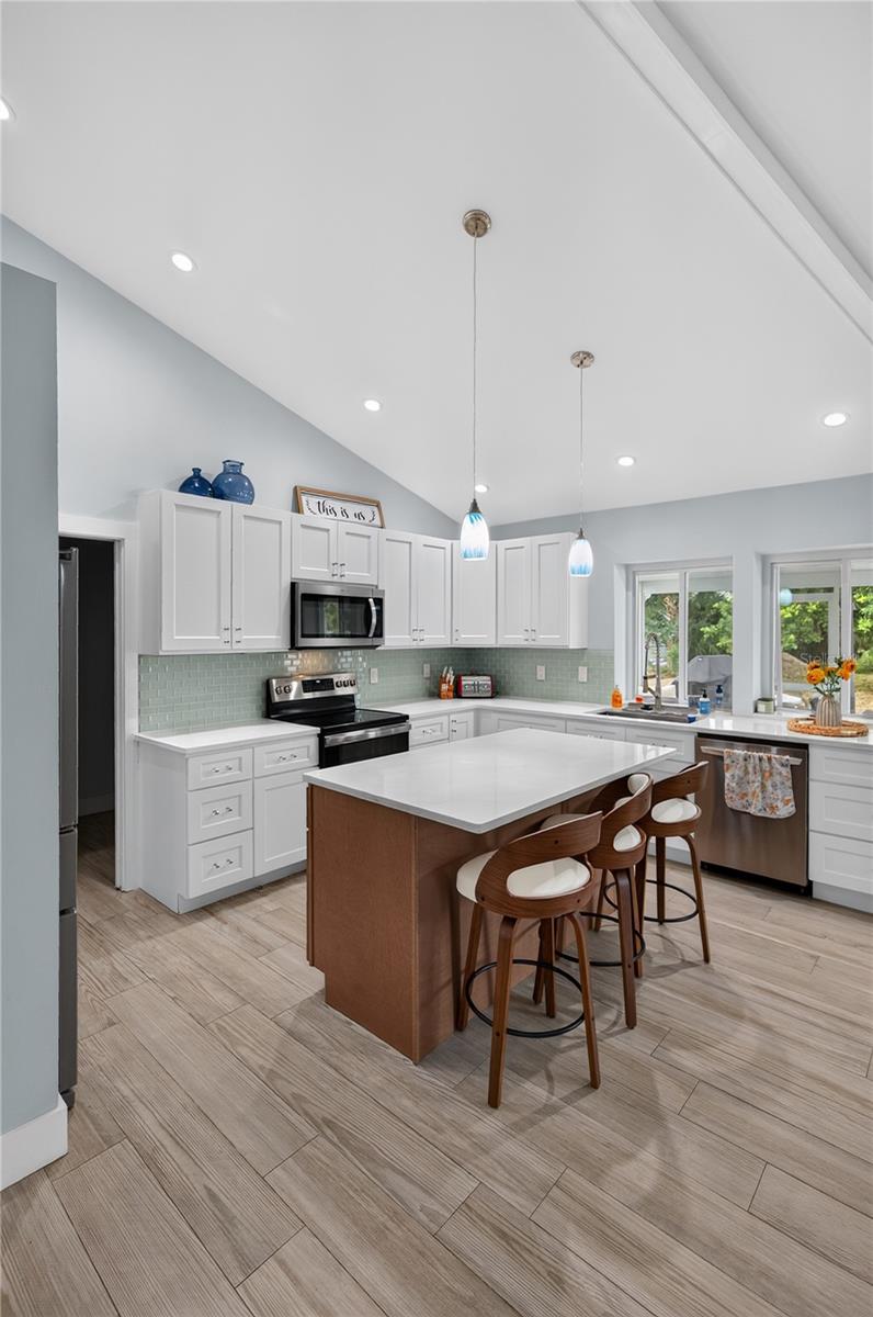 400 DONA DR — photo 6