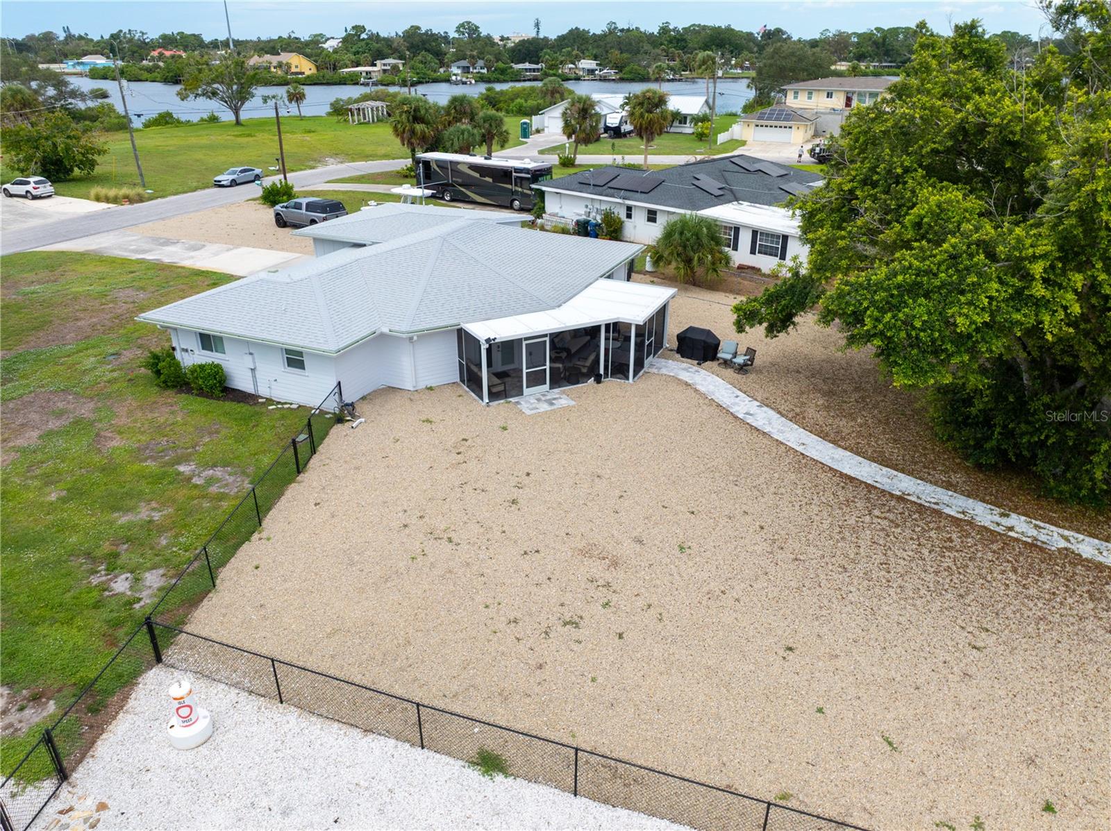 400 DONA DR — photo 33