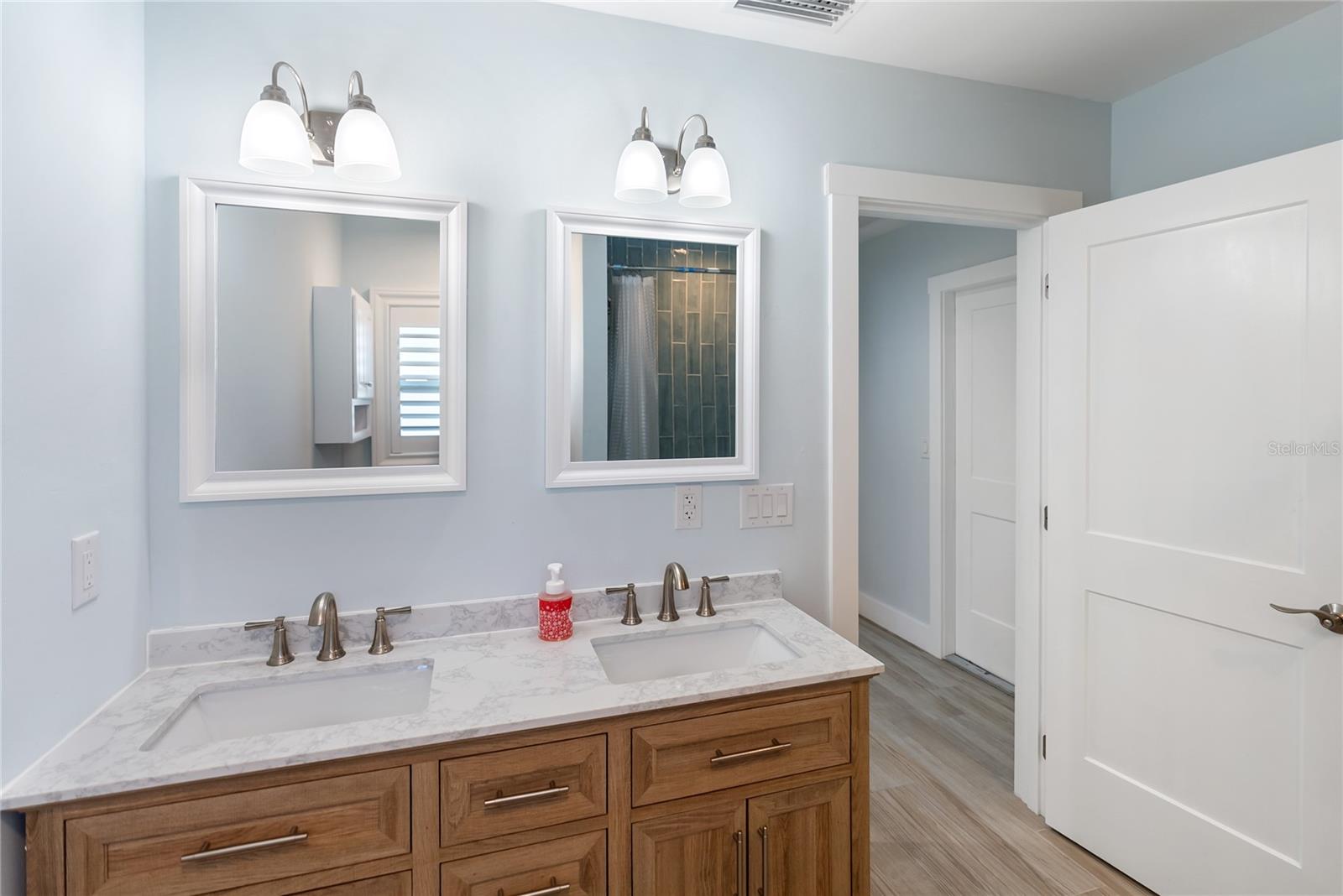 400 DONA DR — photo 24