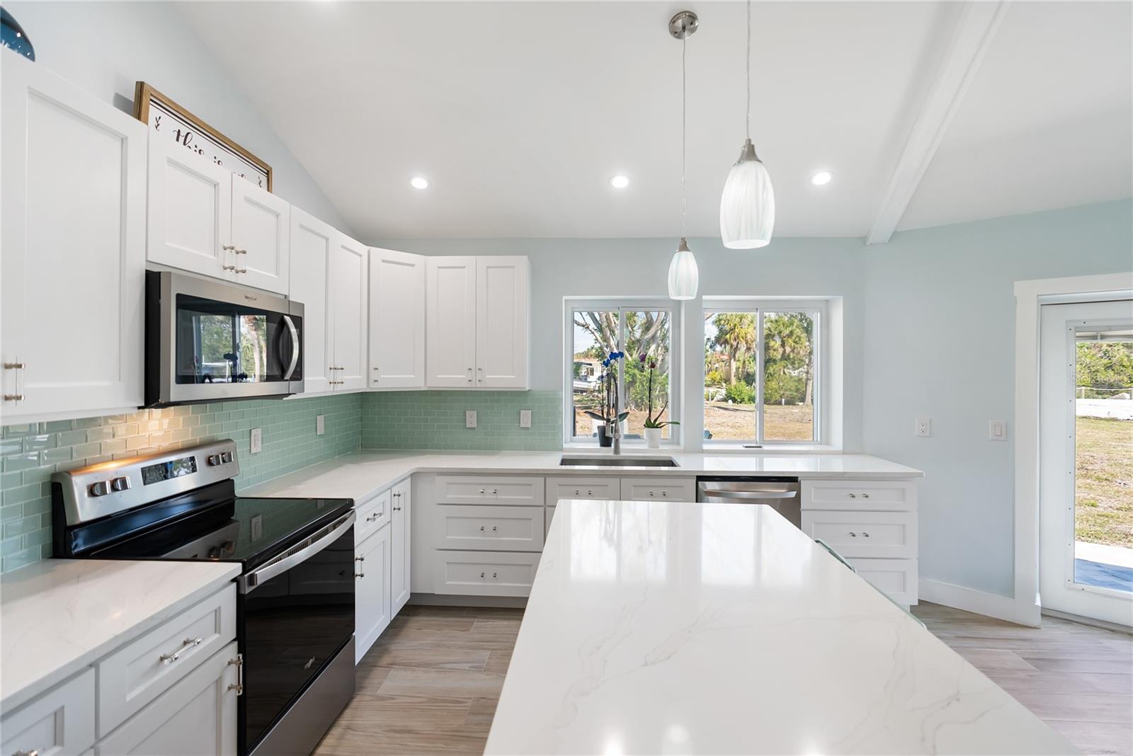 400 DONA DR — photo 4