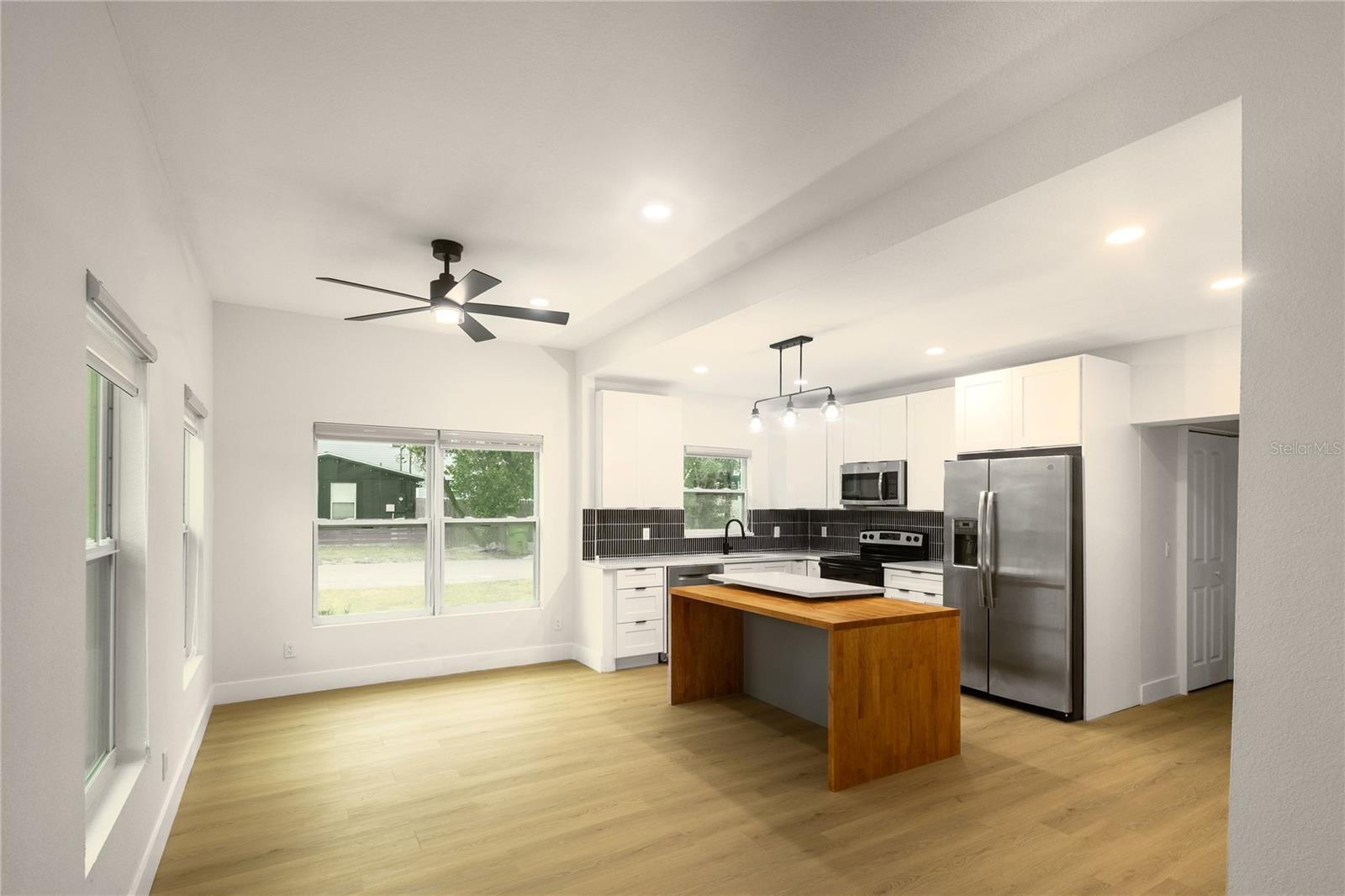 910 E OSBORNE AVE — photo 2