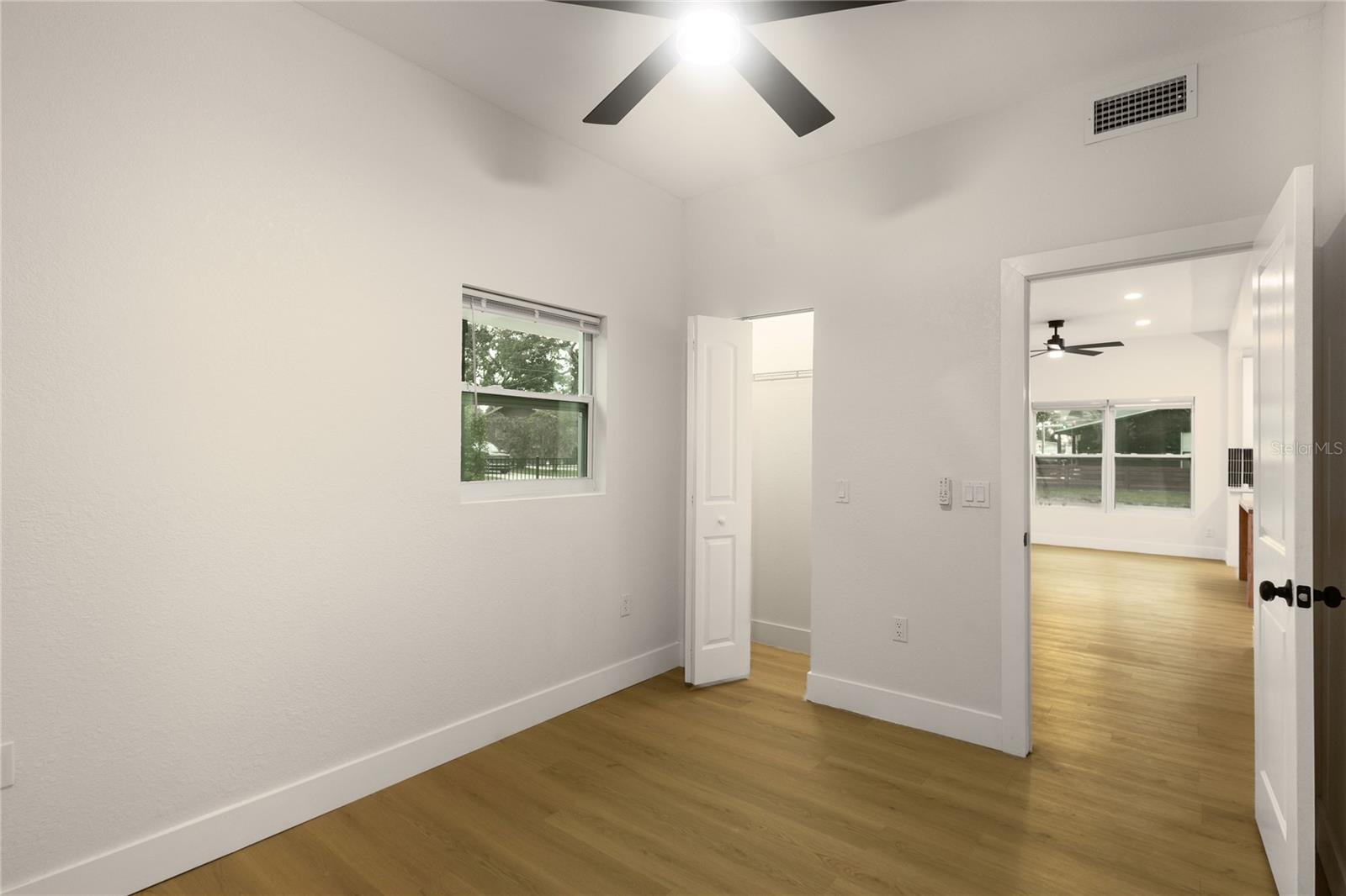 910 E OSBORNE AVE — photo 15