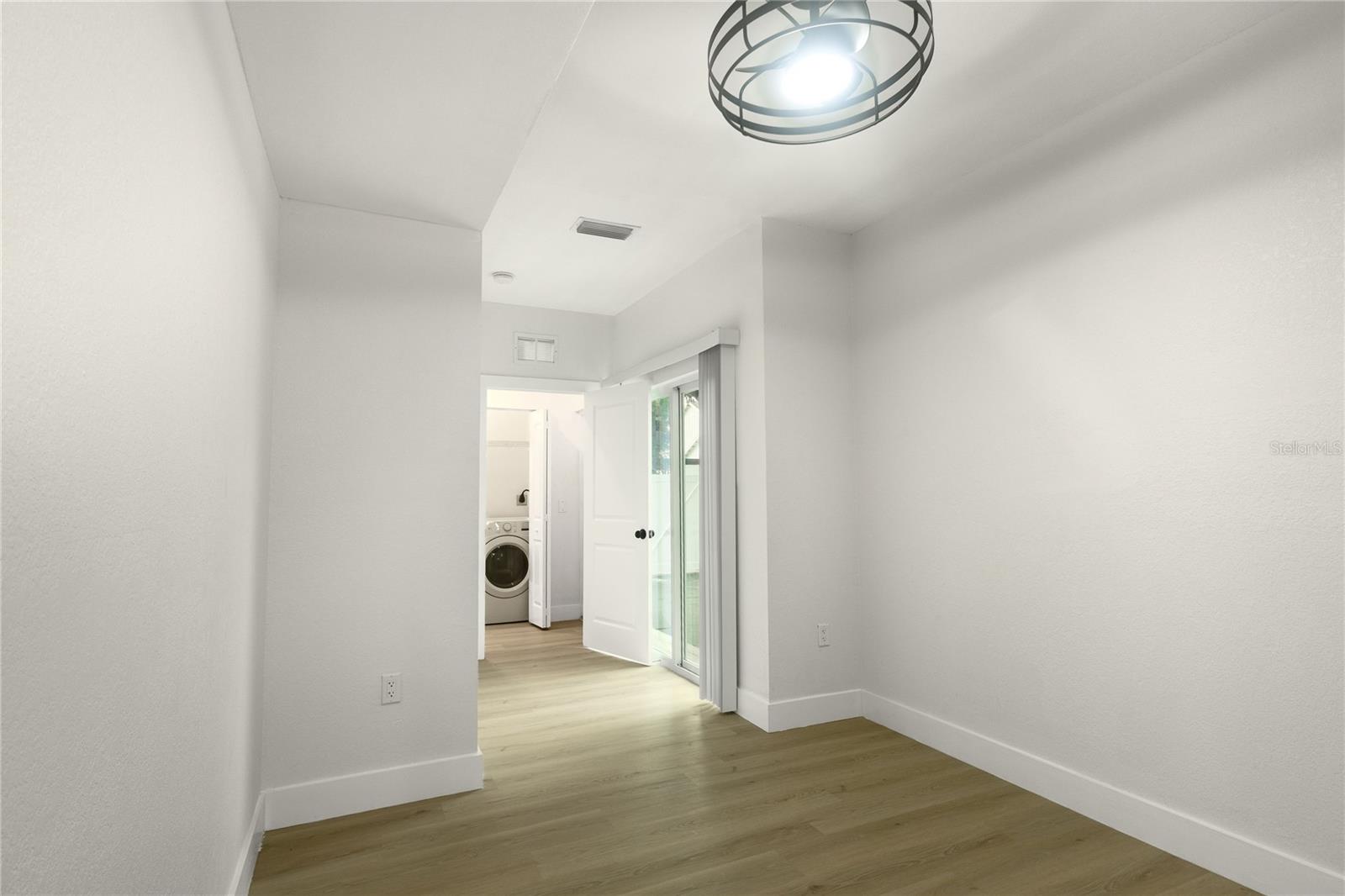 910 E OSBORNE AVE — photo 7