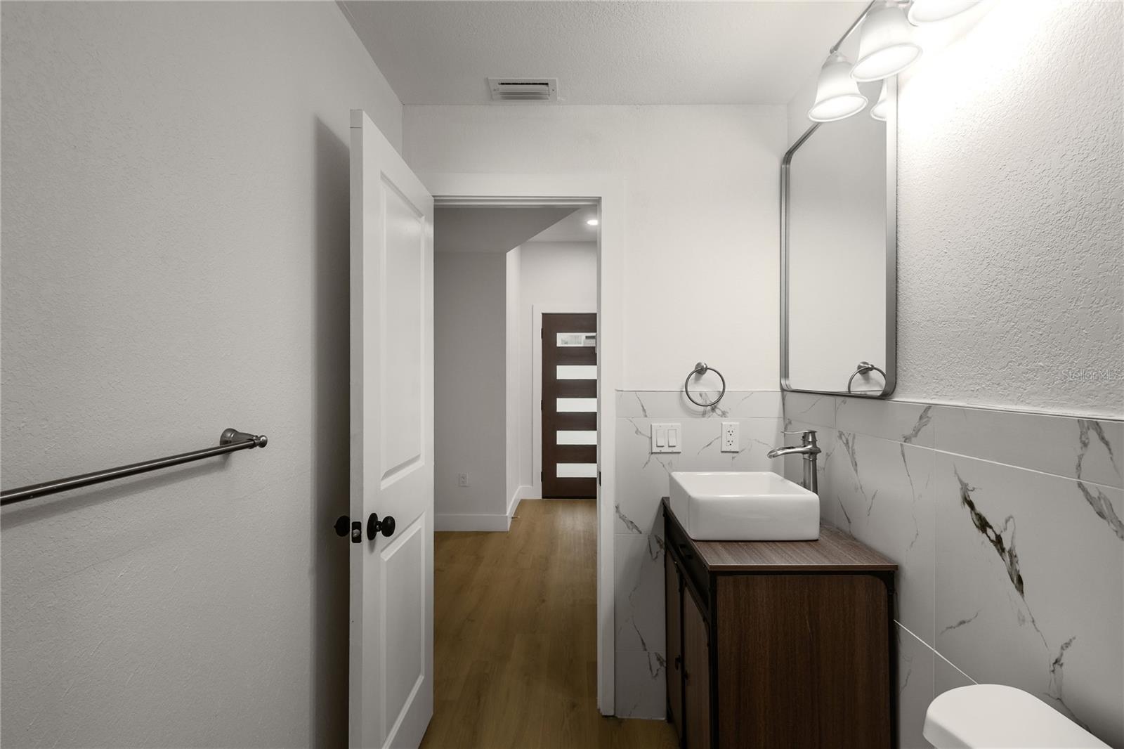 910 E OSBORNE AVE — photo 17