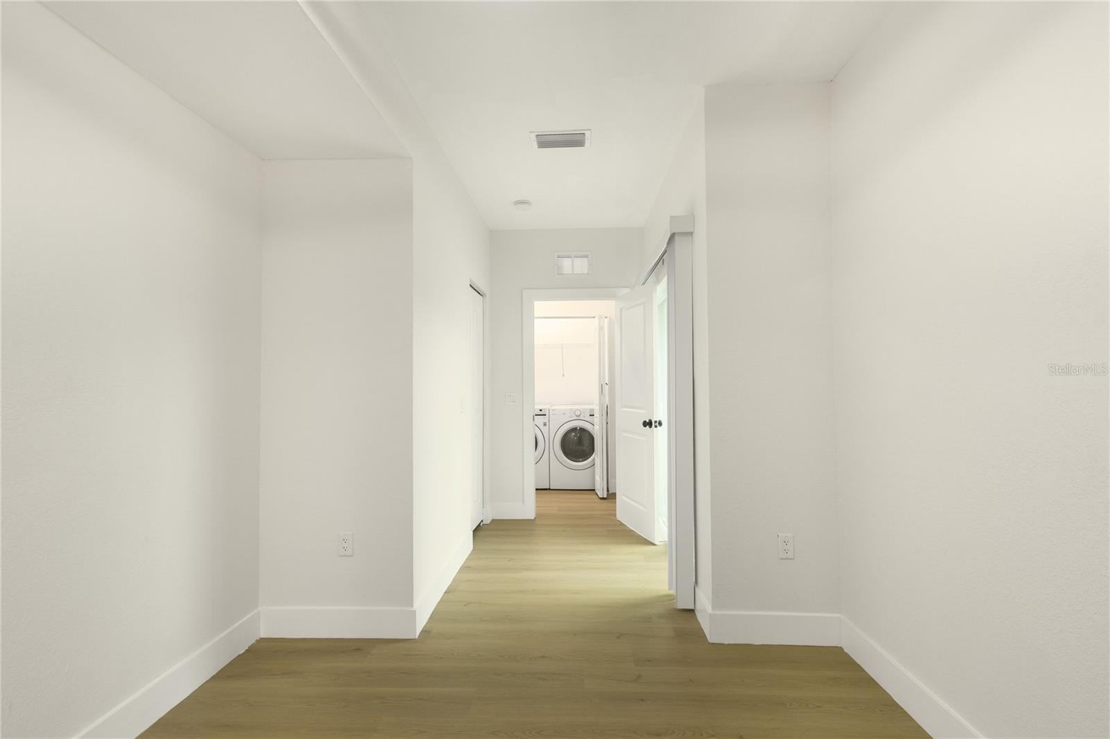 910 E OSBORNE AVE — photo 8