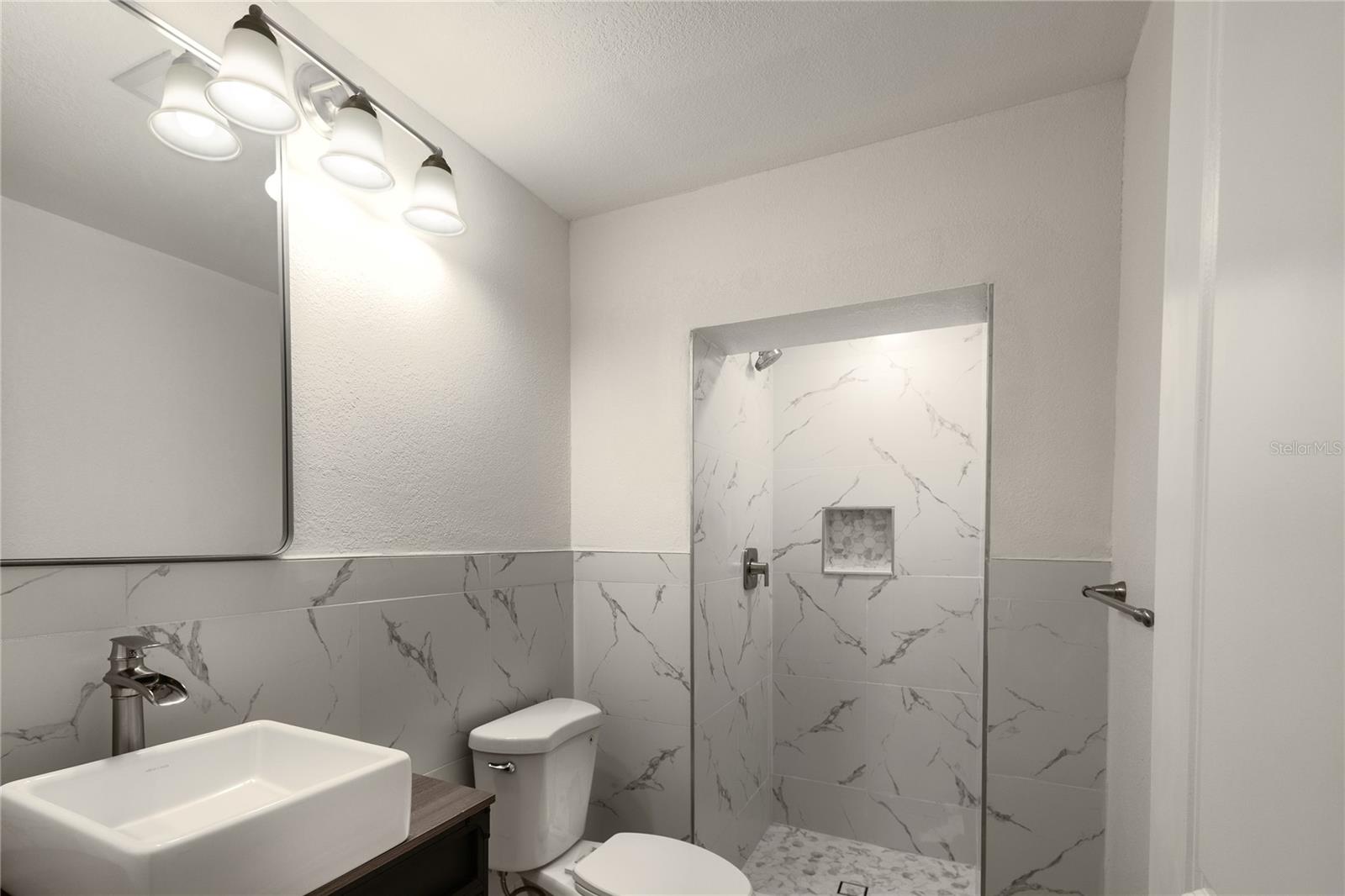 910 E OSBORNE AVE — photo 16