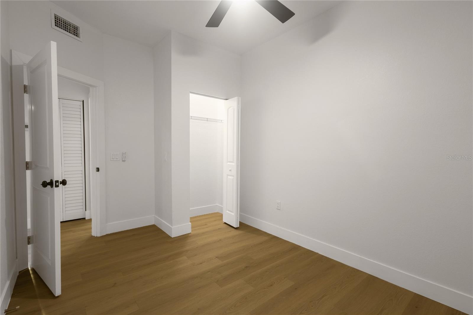 910 E OSBORNE AVE — photo 13