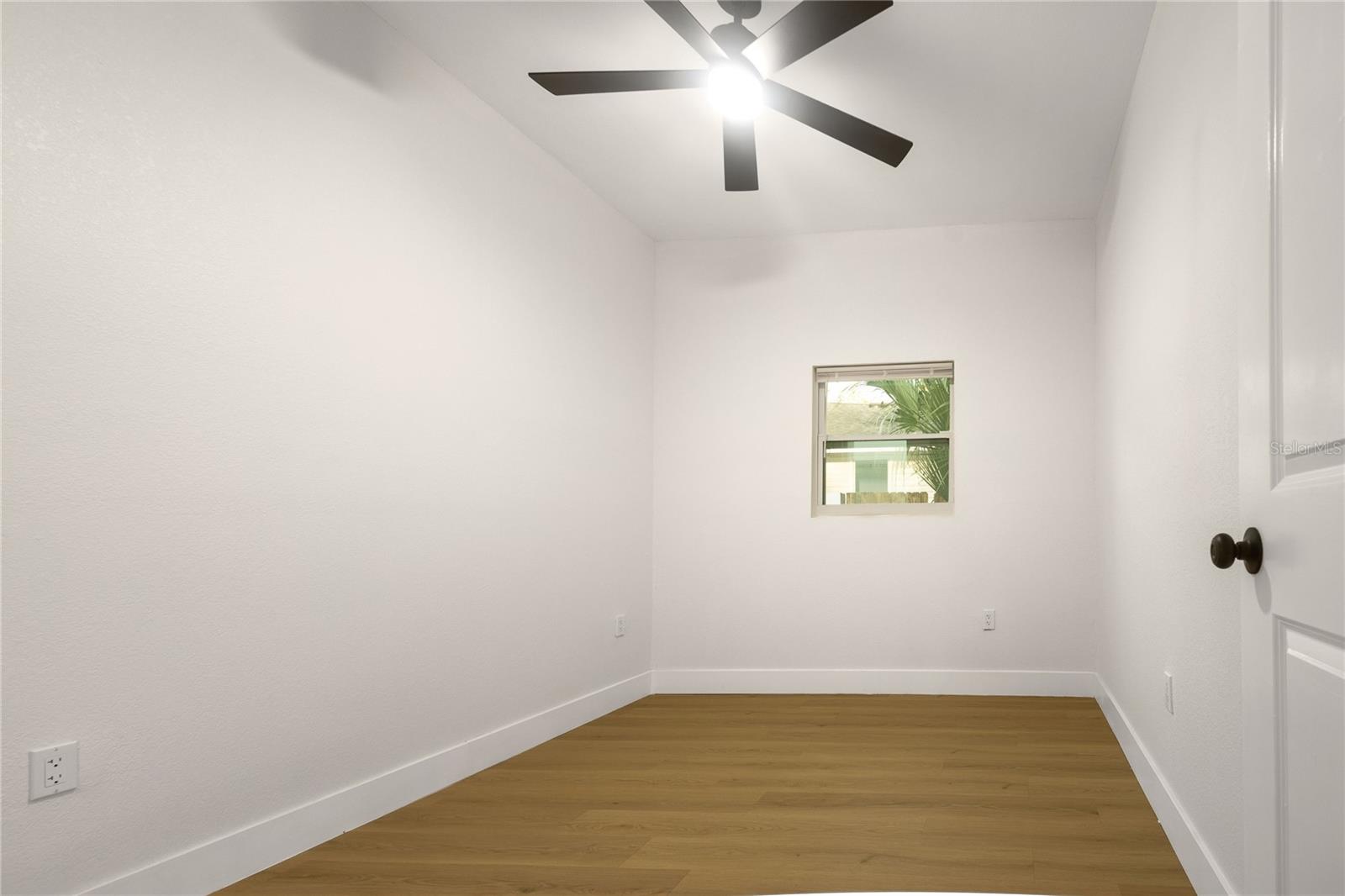 910 E OSBORNE AVE — photo 12