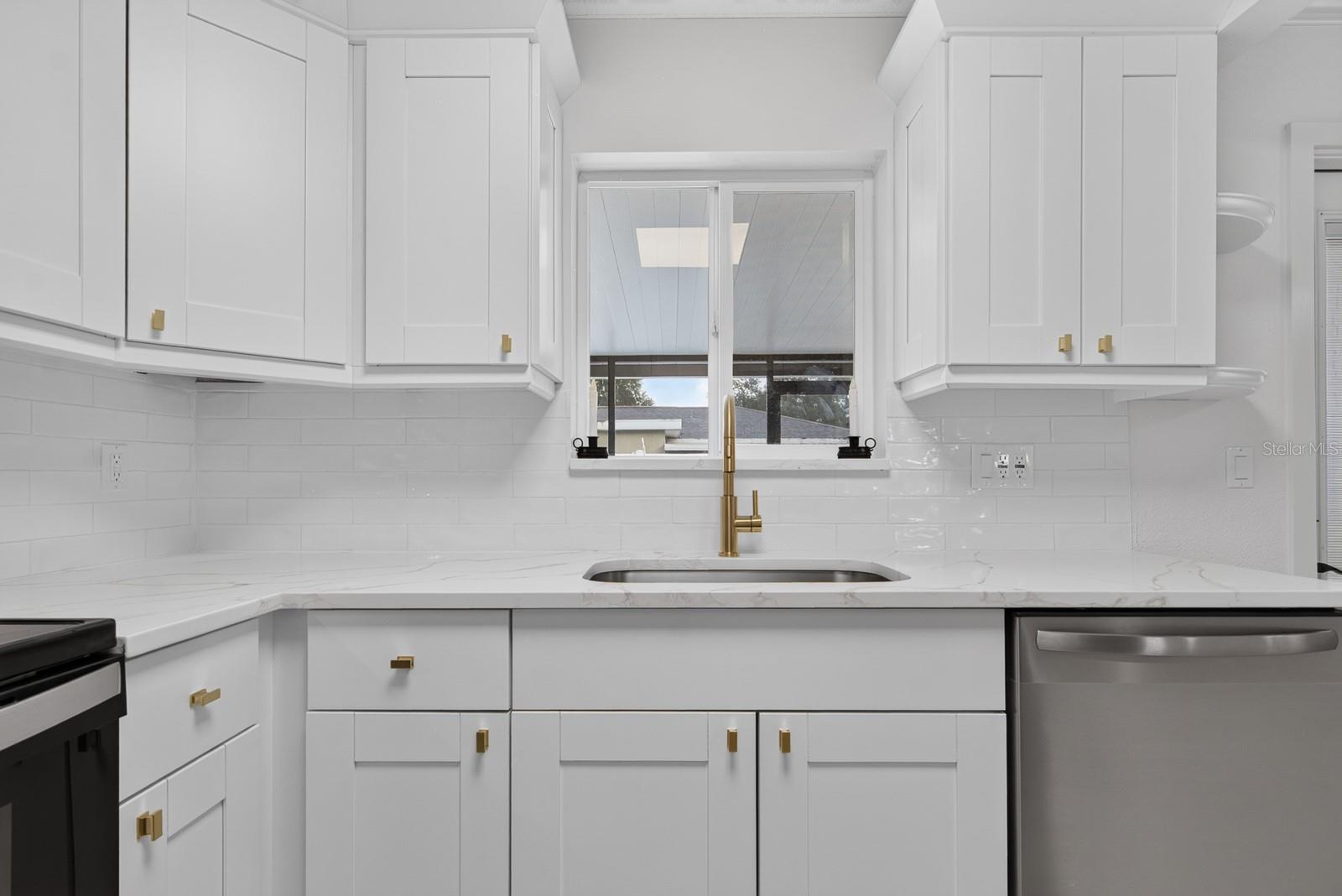 403 EVERGREEN DR — photo 24