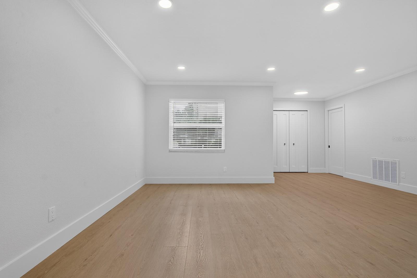 403 EVERGREEN DR — photo 16