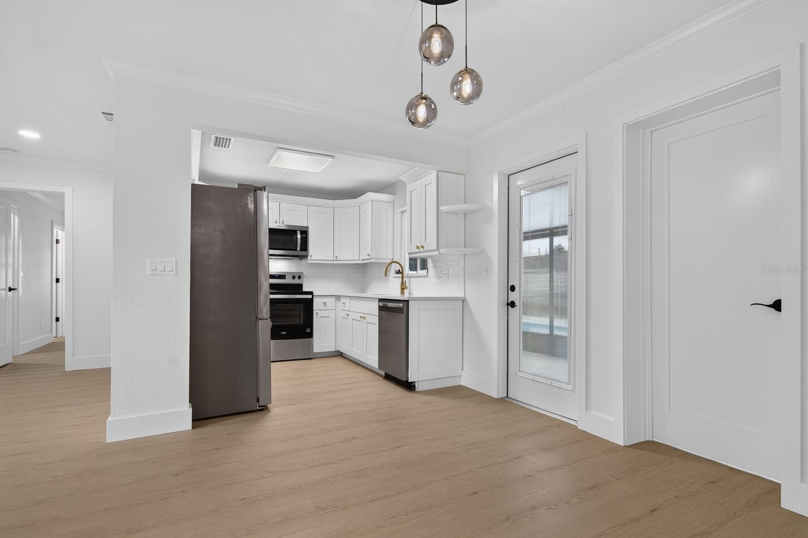 403 EVERGREEN DR — photo 18