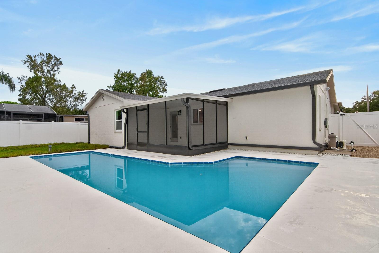 403 EVERGREEN DR — photo 12