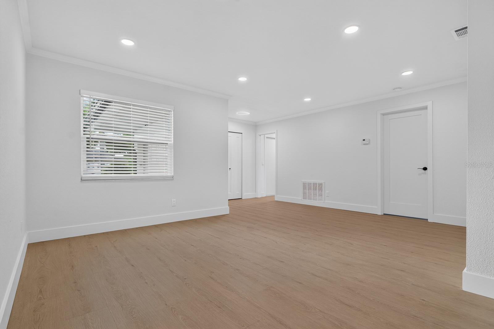 403 EVERGREEN DR — photo 14
