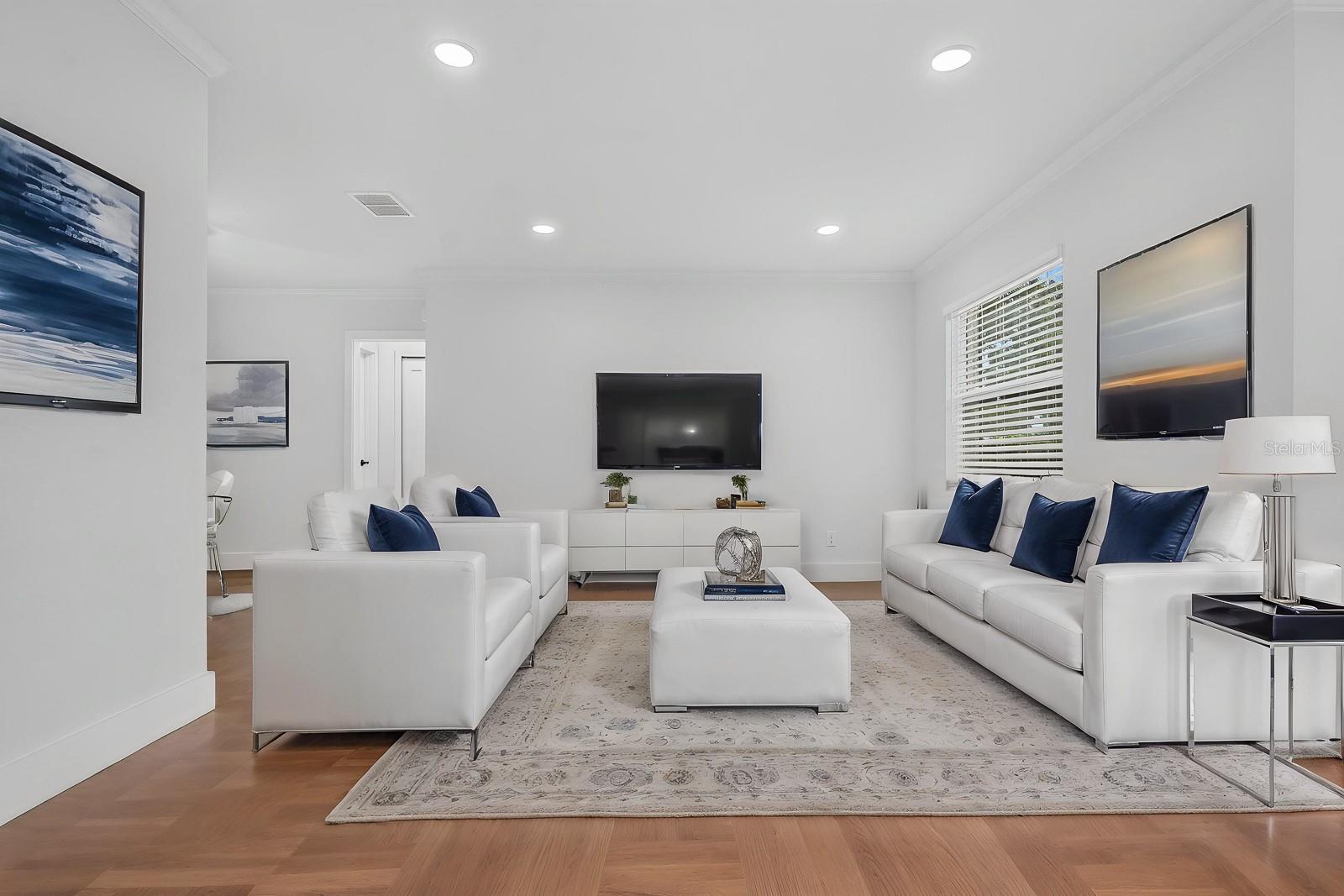 403 EVERGREEN DR — photo 8