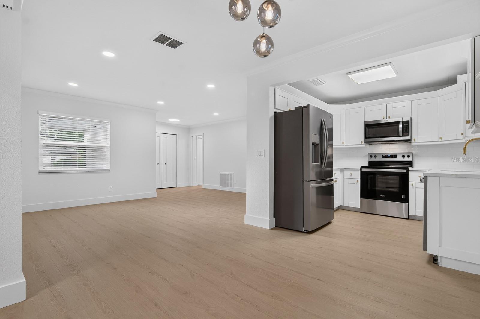 403 EVERGREEN DR — photo 17