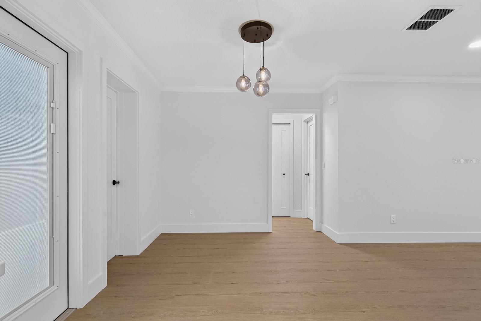 403 EVERGREEN DR — photo 32