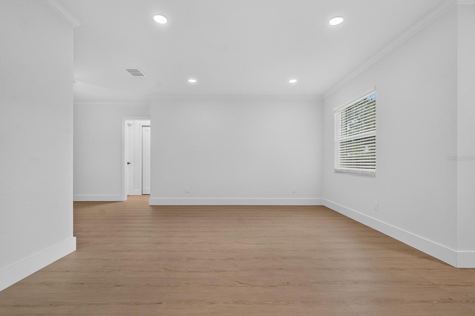 403 EVERGREEN DR — photo 15