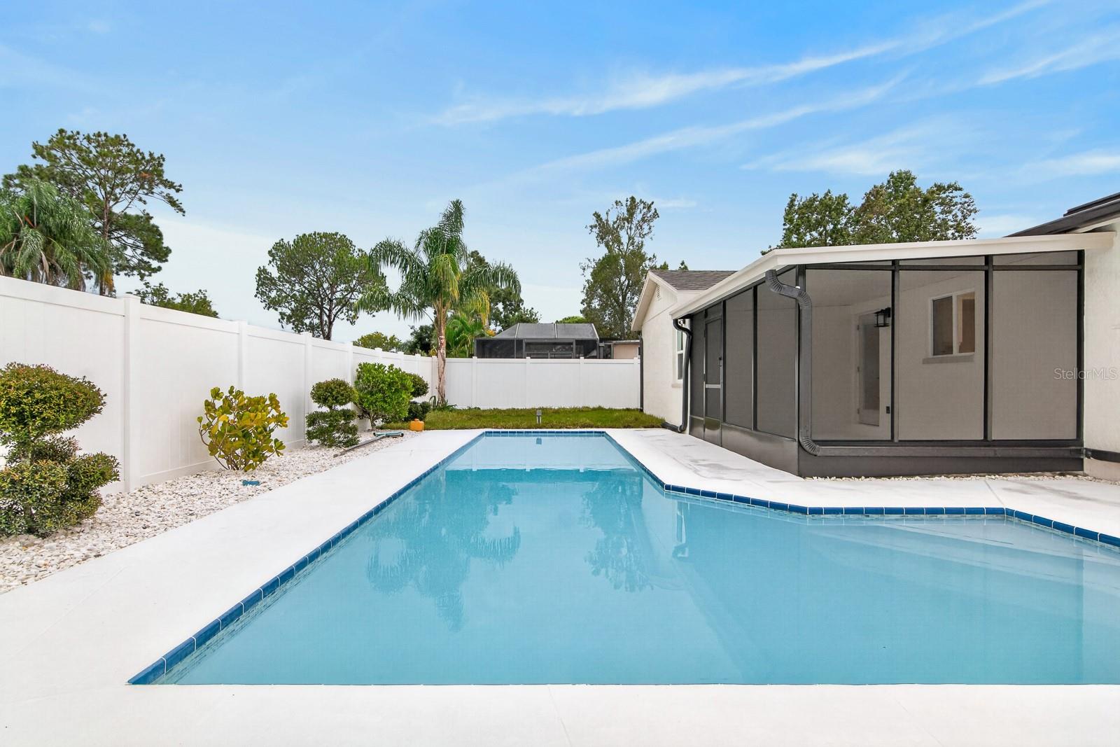403 EVERGREEN DR — photo 10