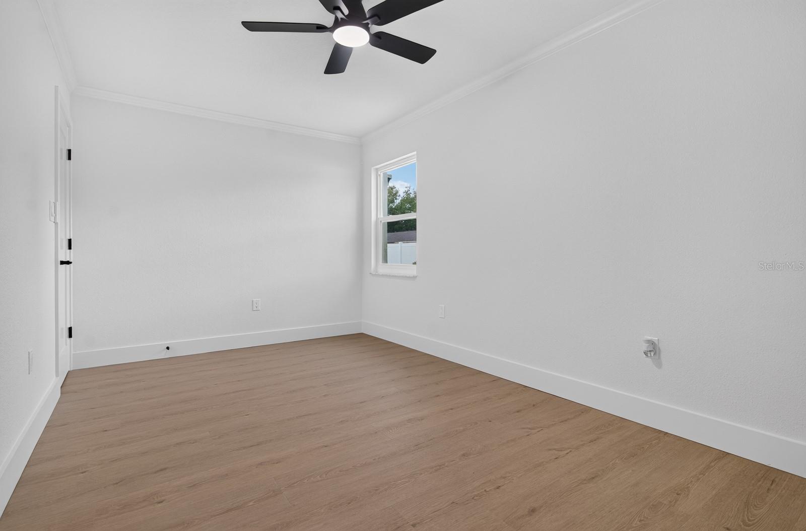 403 EVERGREEN DR — photo 28