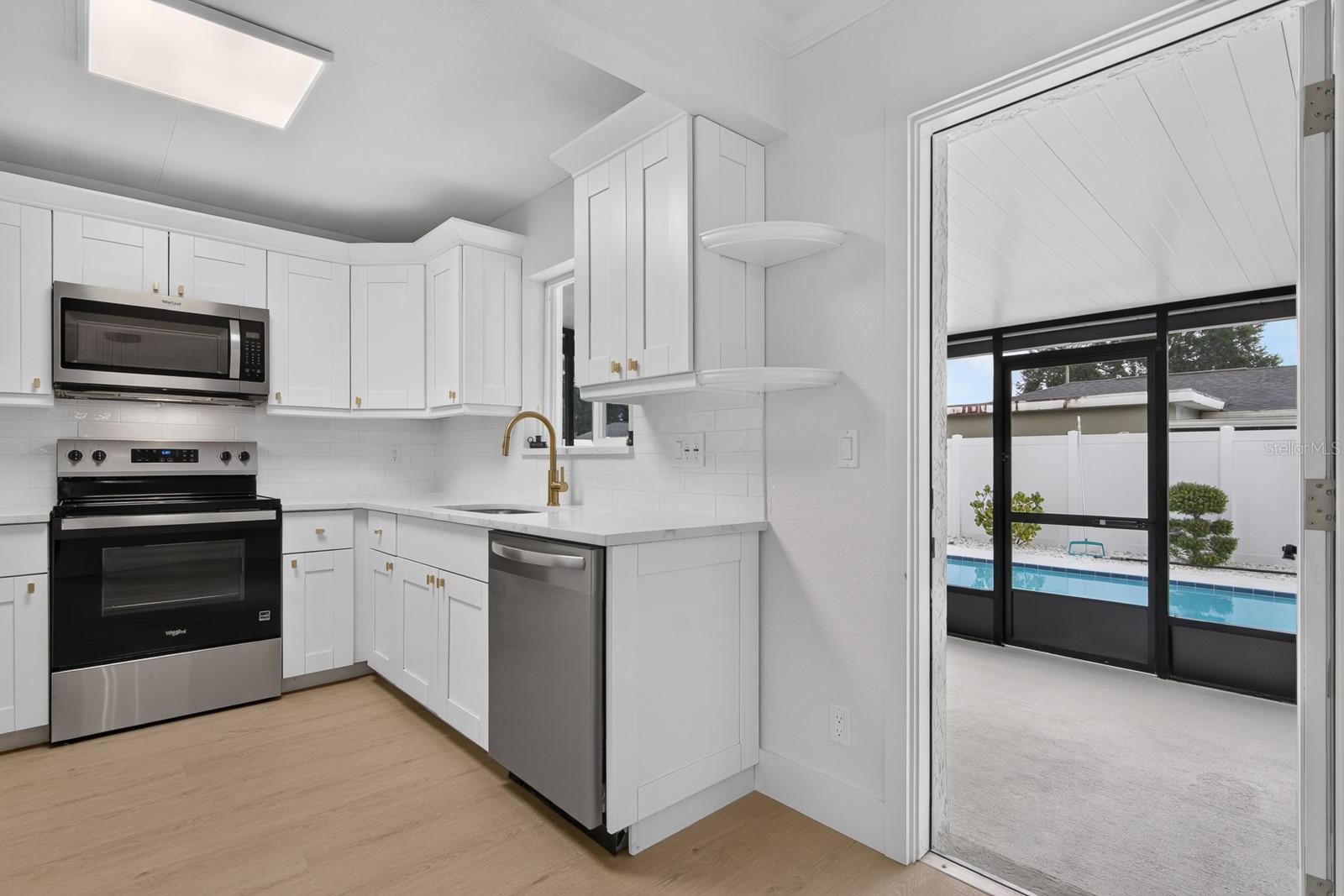 403 EVERGREEN DR — photo 6