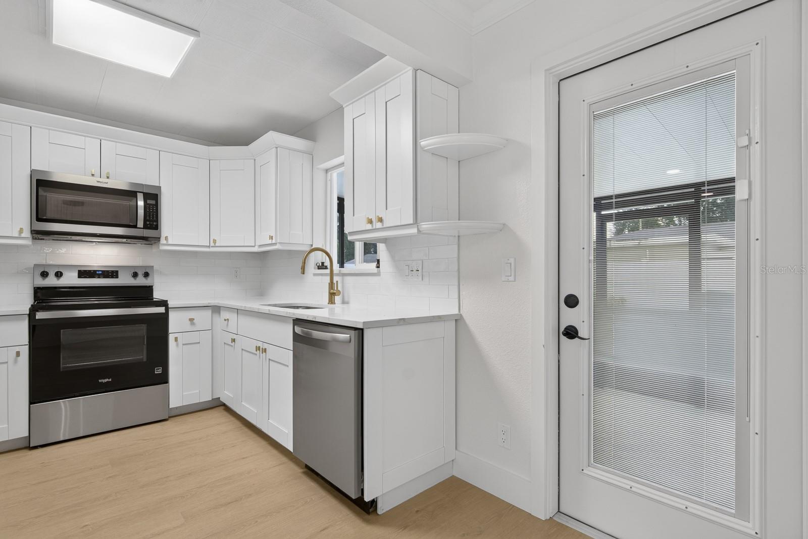 403 EVERGREEN DR — photo 25
