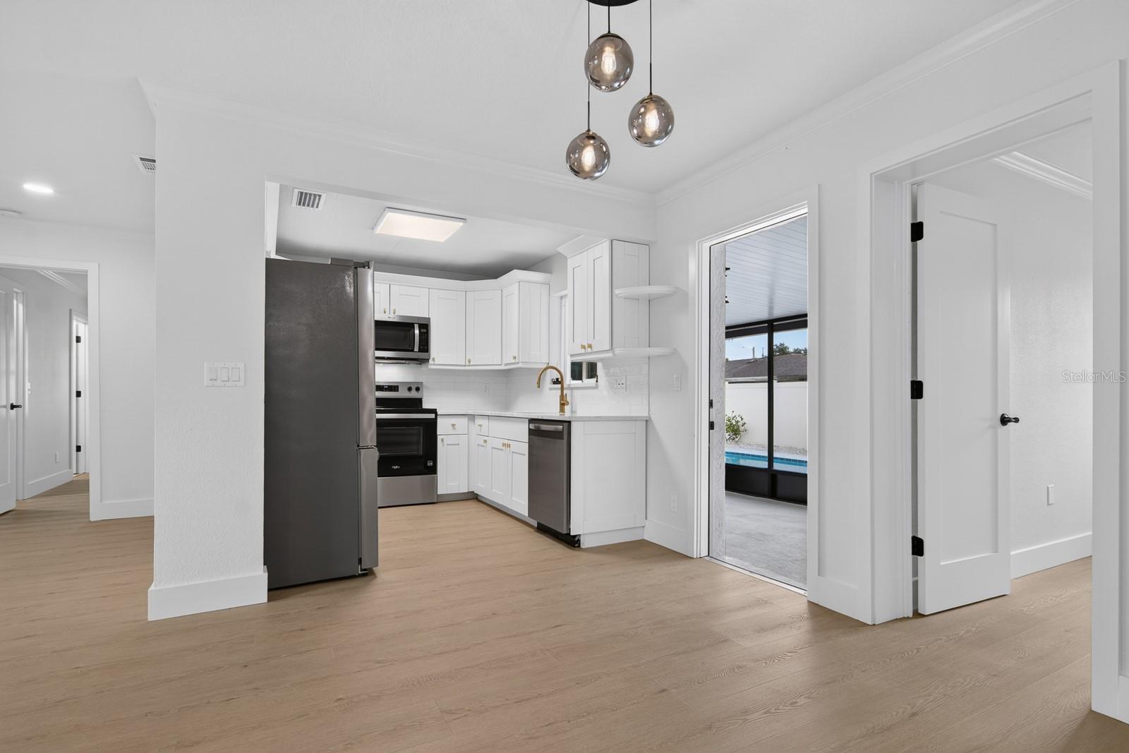403 EVERGREEN DR — photo 23