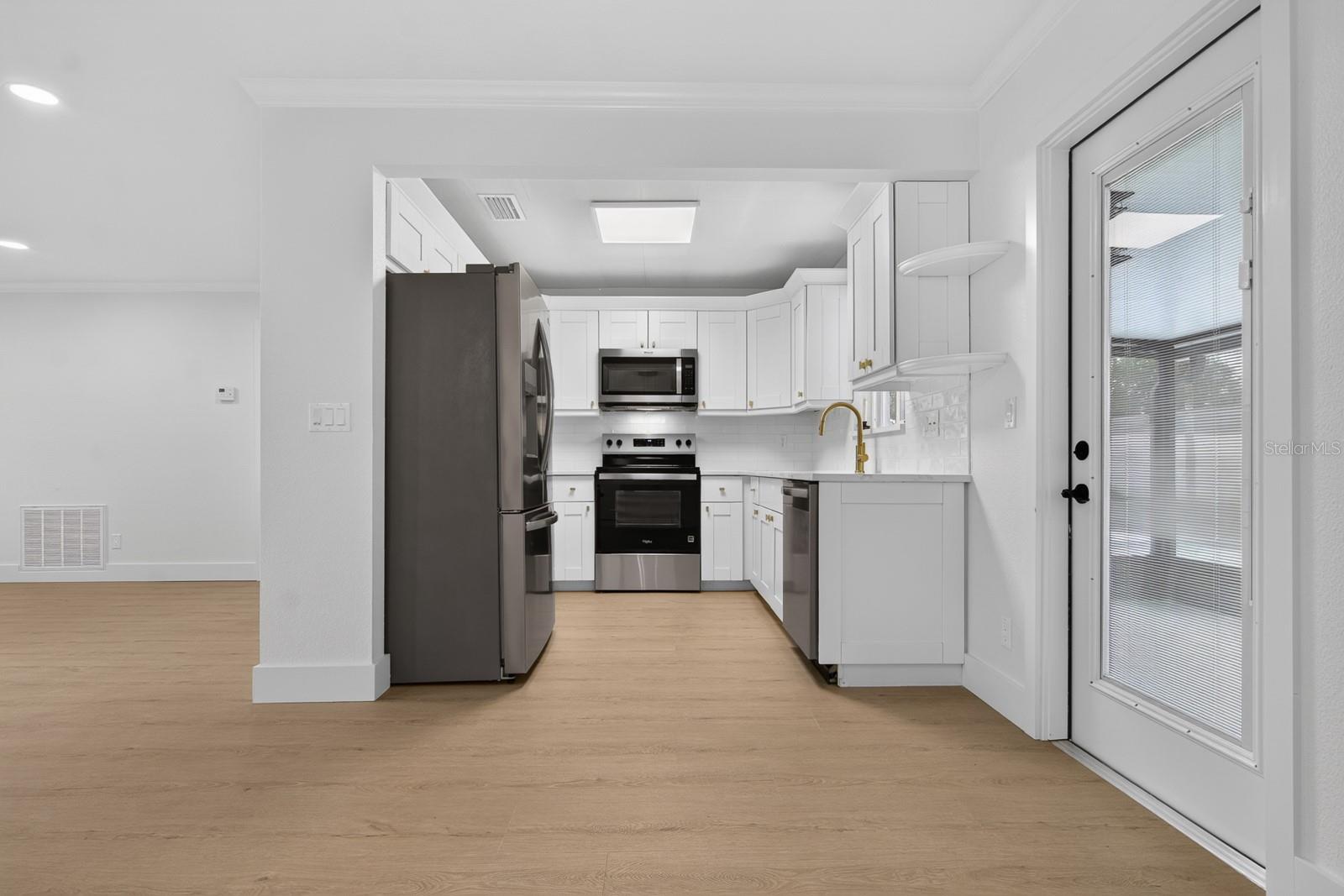 403 EVERGREEN DR — photo 27