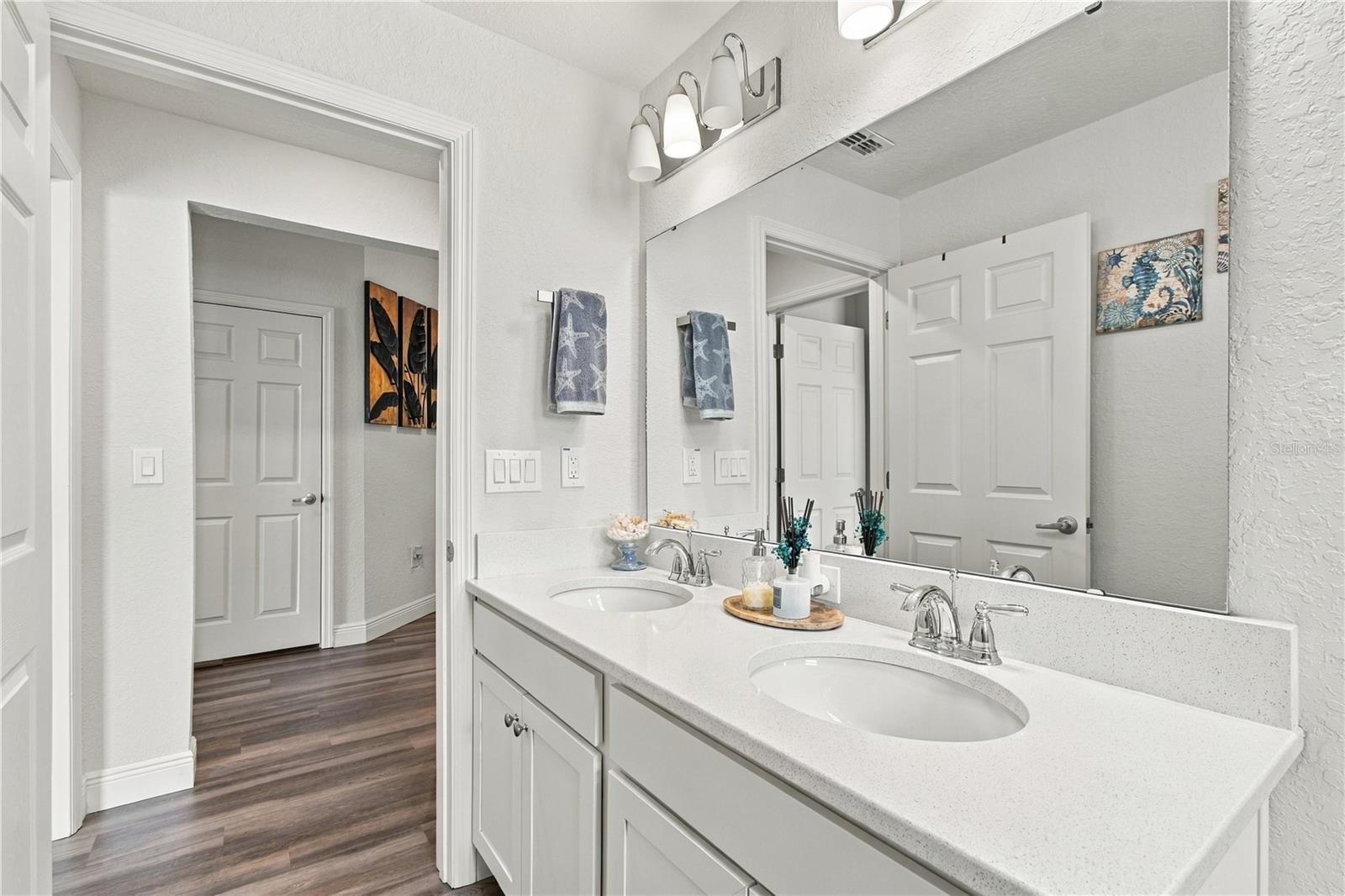 6884 ABBYWOOD LN — photo 49
