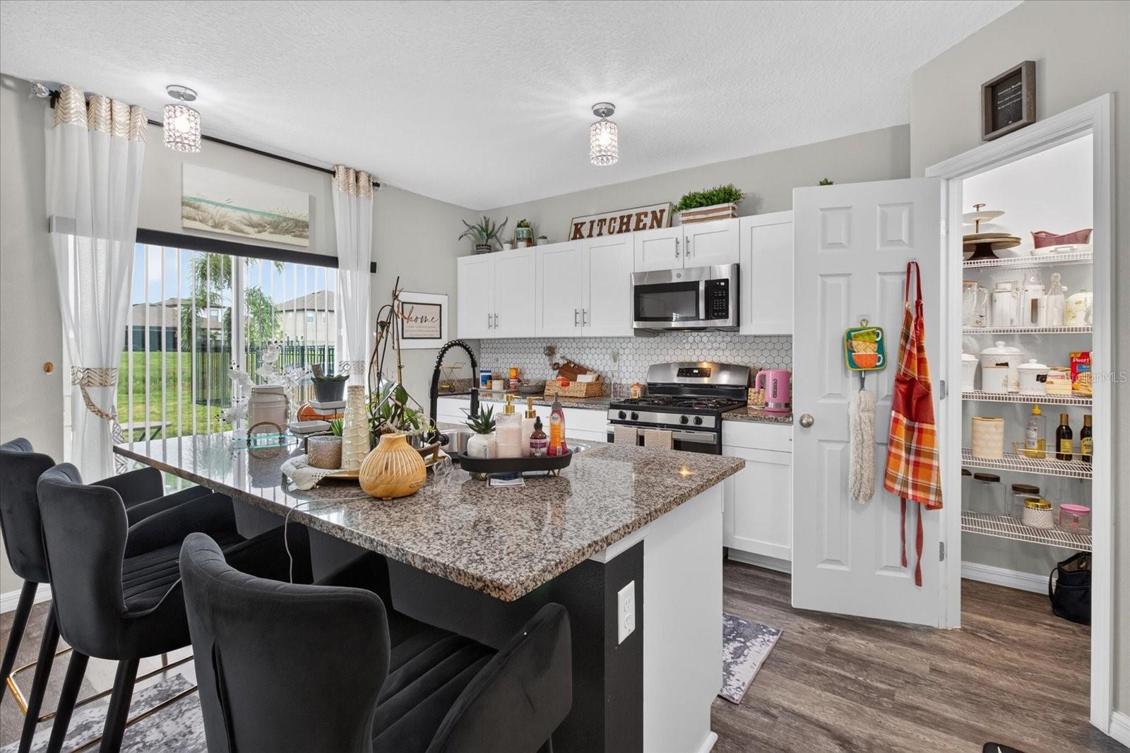 13077 OAK HILL WAY — photo 22
