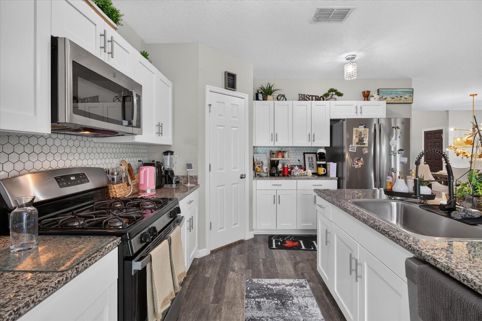 13077 OAK HILL WAY — photo 25