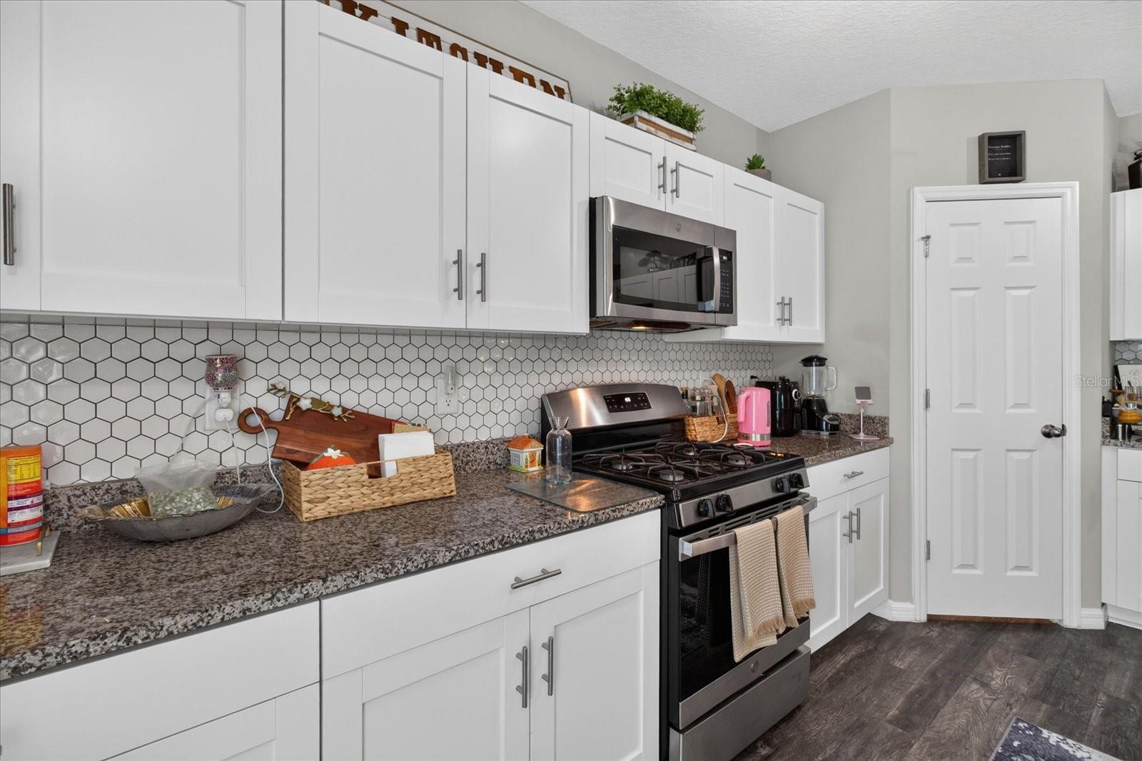 13077 OAK HILL WAY — photo 32