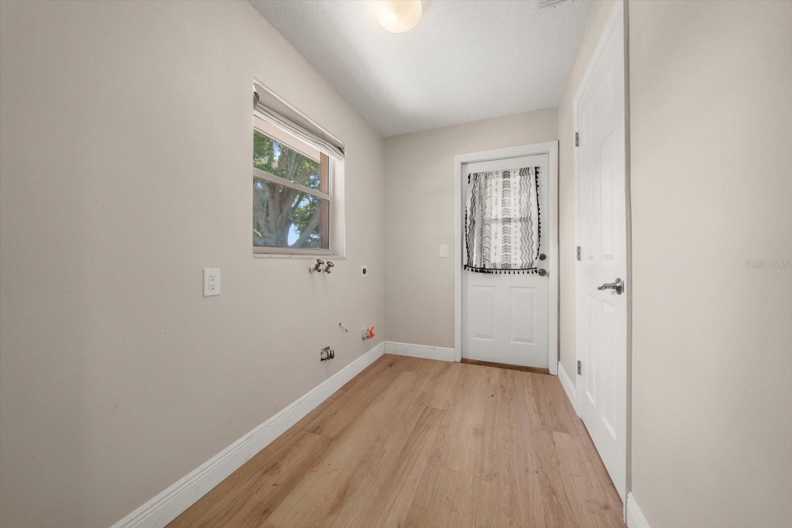 1641 SHERBROOK RD — photo 31
