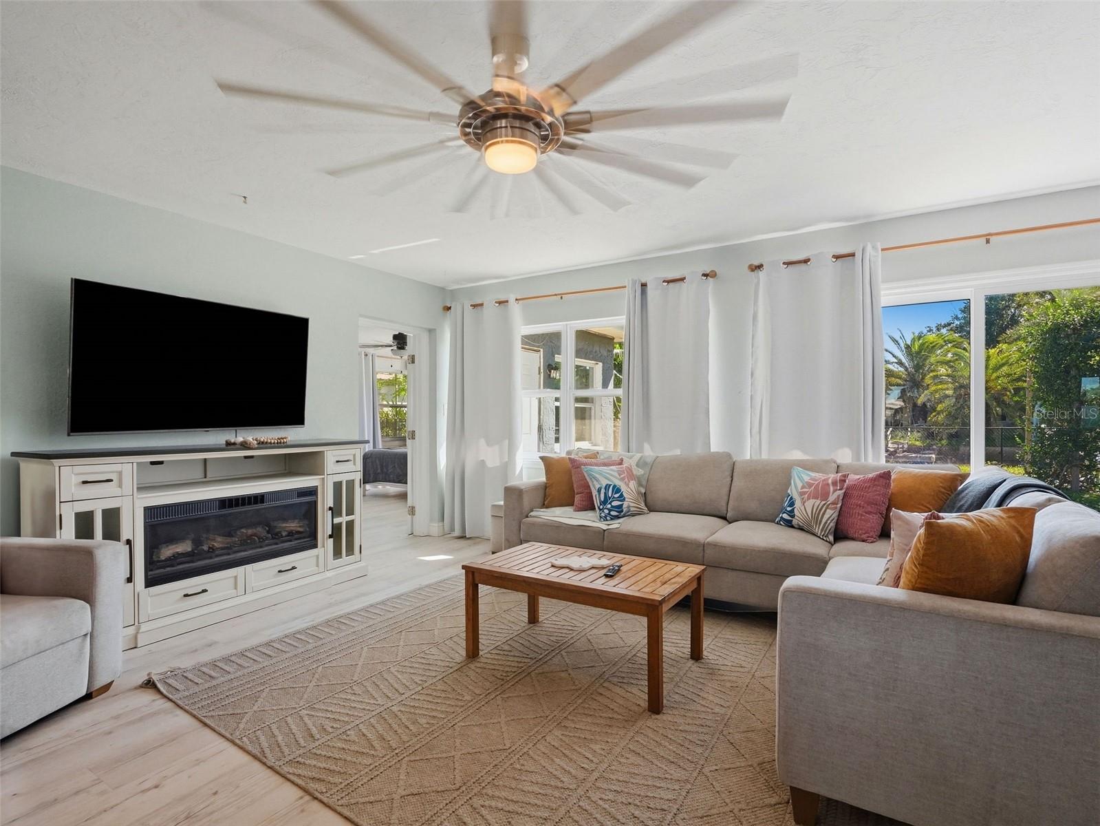 13730 MELANIE AVE — photo 3