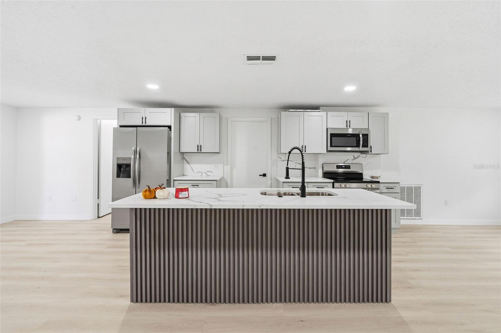 8525 BRIAR PATCH DR — photo 8