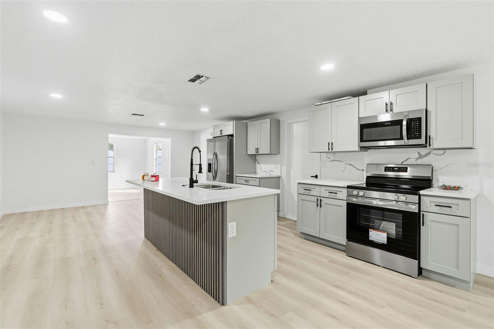 8525 BRIAR PATCH DR — photo 3