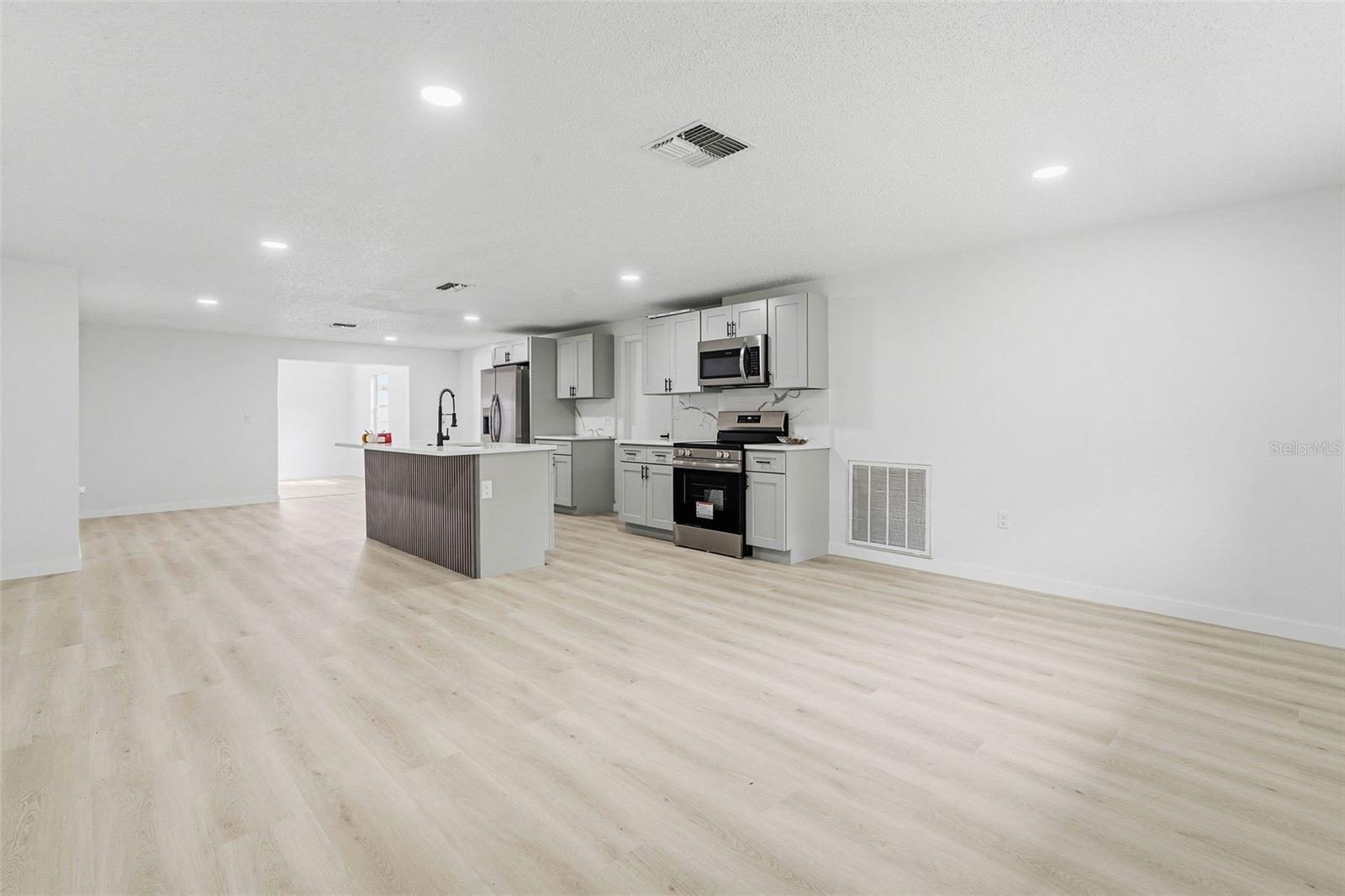 8525 BRIAR PATCH DR — photo 4