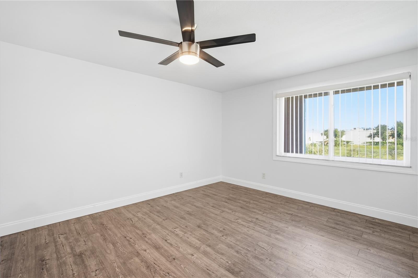 939 OAKFIELD DR — photo 14