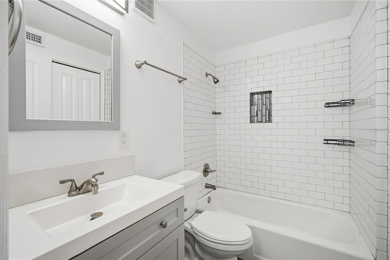 939 OAKFIELD DR — photo 13