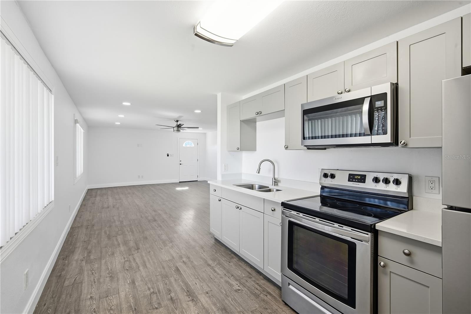 939 OAKFIELD DR — photo 11