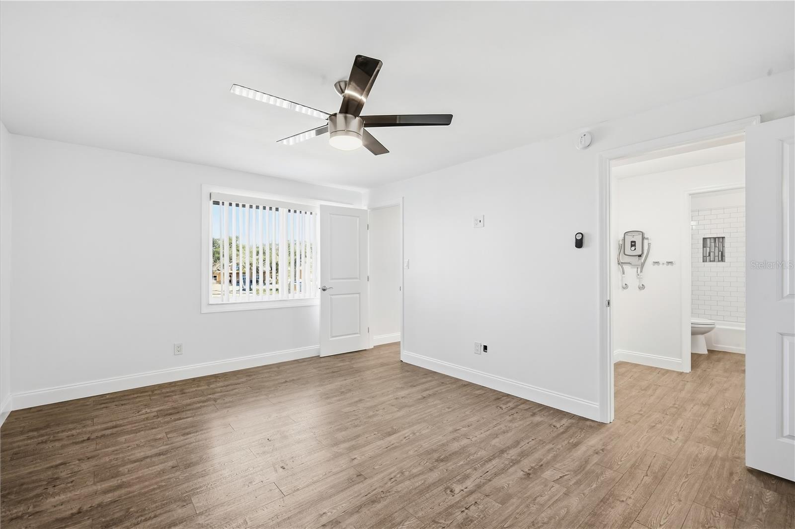 939 OAKFIELD DR — photo 17