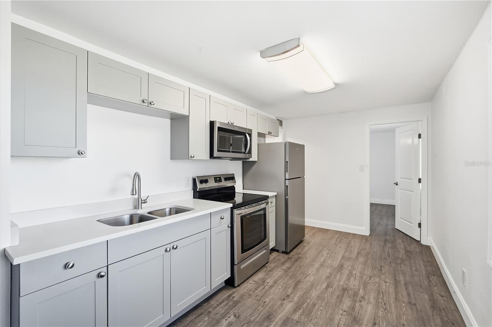 939 OAKFIELD DR — photo 10