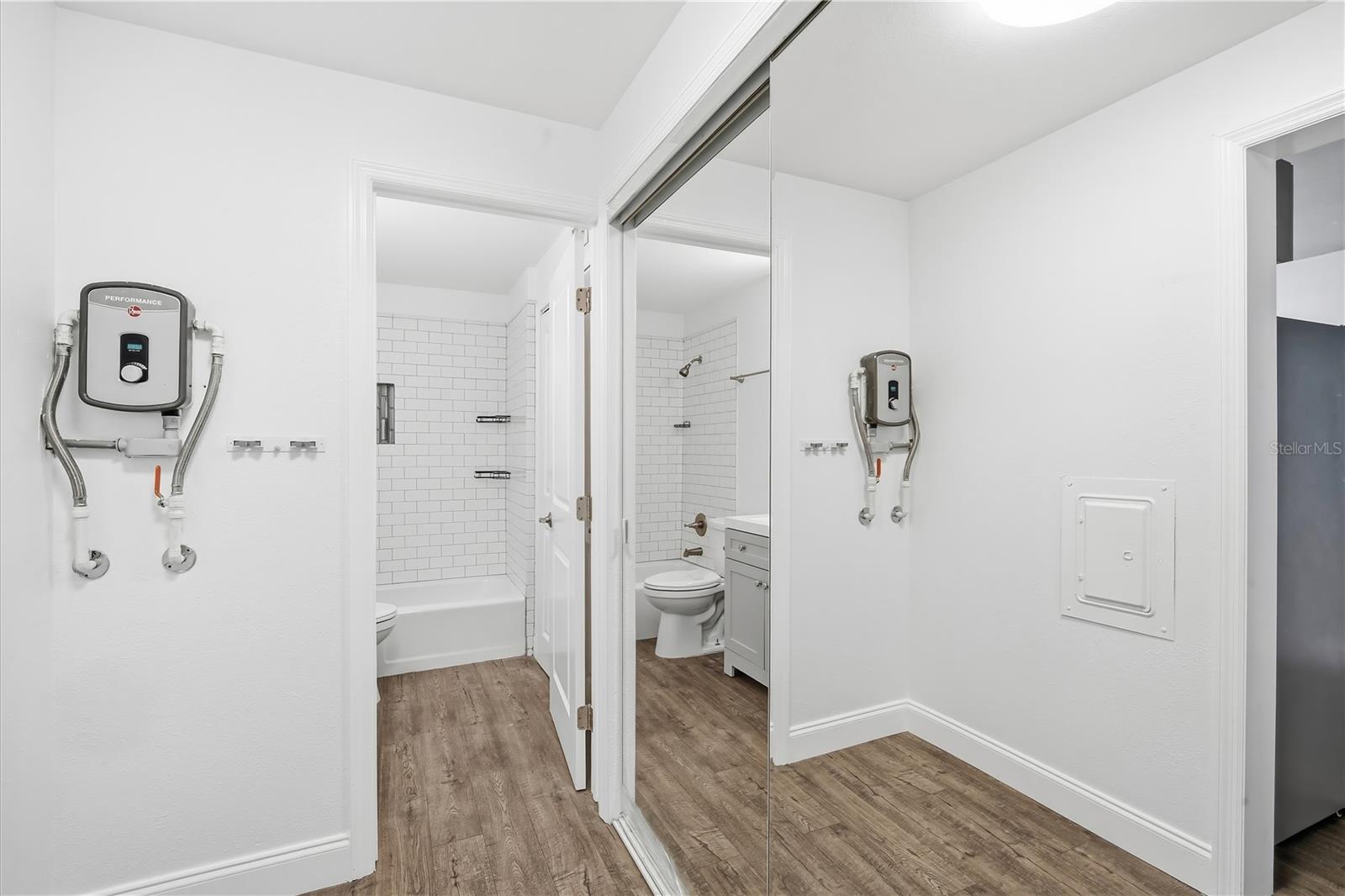 939 OAKFIELD DR — photo 12