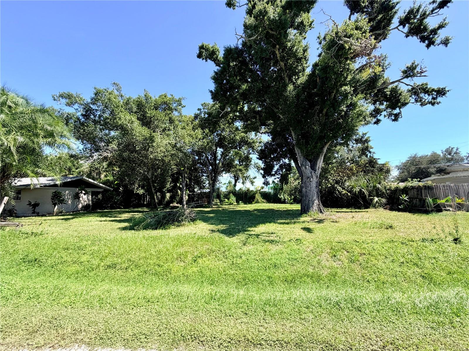 225 MAGNOLIA RD — photo 32