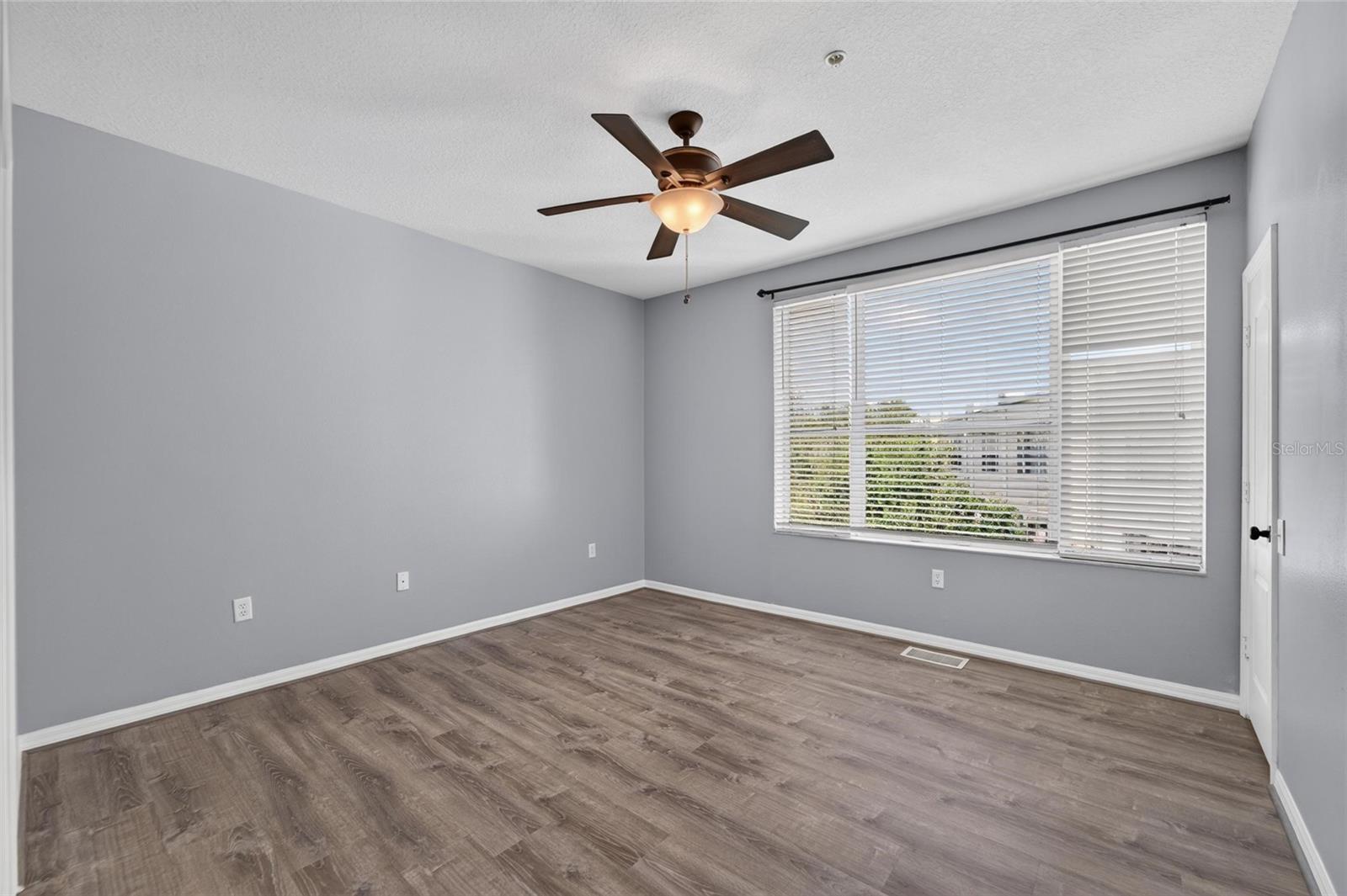 3186 BAYSHORE OAKS DR — photo 40
