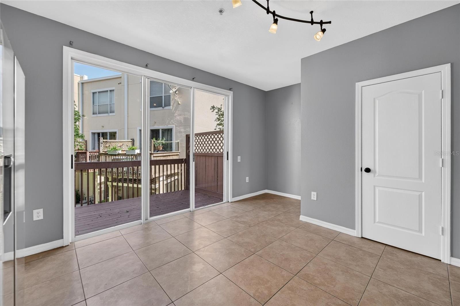 3186 BAYSHORE OAKS DR — photo 32