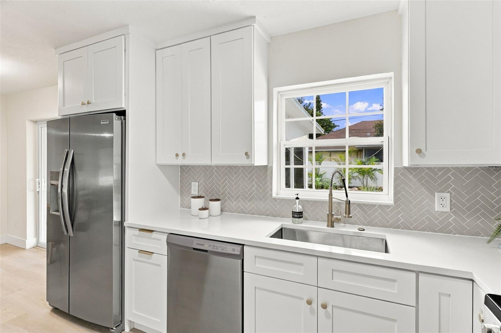 221 N DUNCAN AVE — photo 11