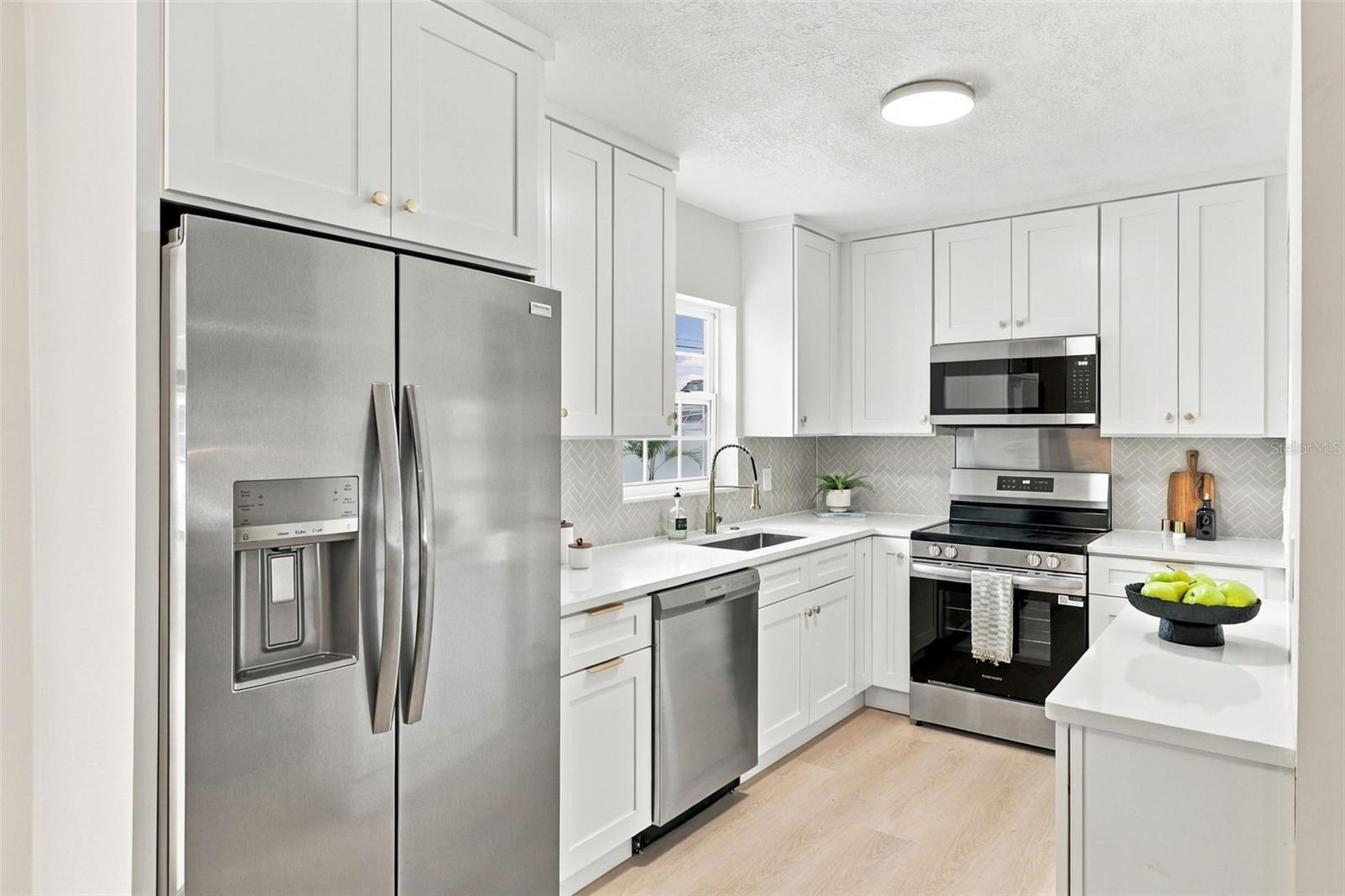 221 N DUNCAN AVE — photo 4