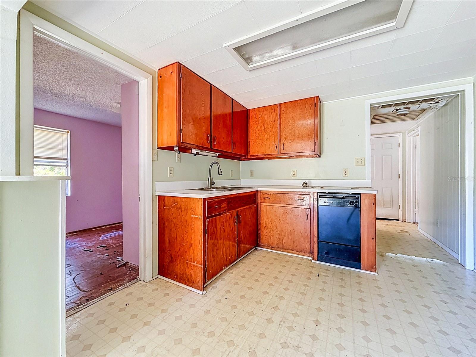 331 MARIE ST — photo 11