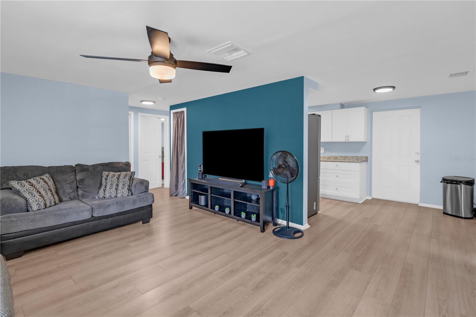 1400 JENNINGS DR — photo 11