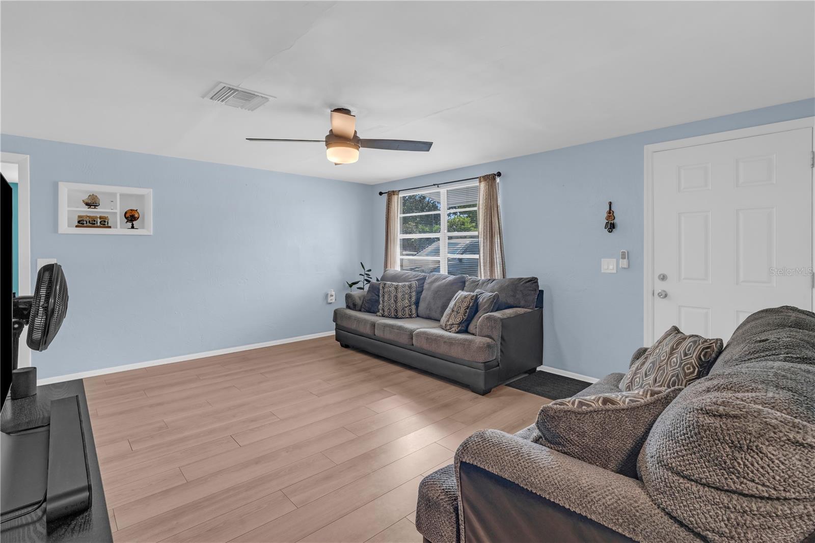 1400 JENNINGS DR — photo 10